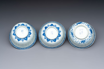 Ten Chinese blue and white cups, seven covers and eight stands, 19/20th C.