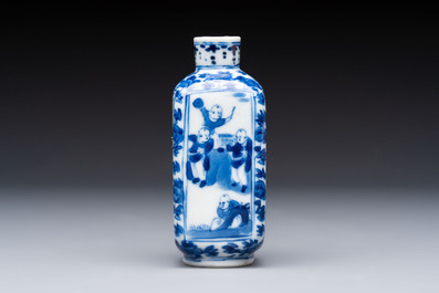 A Chinese blue and white 'Sima Guang 司馬光' snuff bottle, Qianlong mark, 19th C.