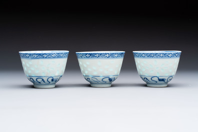 Ten Chinese blue and white cups, seven covers and eight stands, 19/20th C.