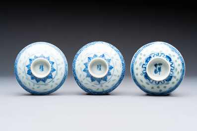 Ten Chinese blue and white cups, seven covers and eight stands, 19/20th C.