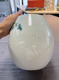 A Chinese famille verte 'bird among fruiting branches' vase and cover, Jiangxi Ciye Gongsi 江西瓷業公司 mark, Republic