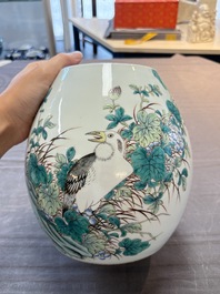 A Chinese famille verte 'bird among fruiting branches' vase and cover, Jiangxi Ciye Gongsi 江西瓷業公司 mark, Republic