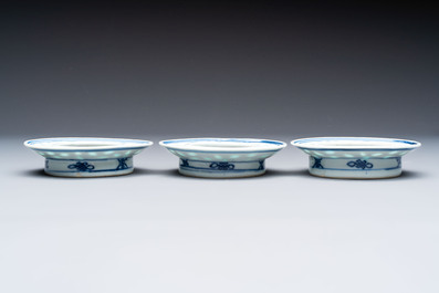 Ten Chinese blue and white cups, seven covers and eight stands, 19/20th C.
