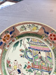 A pair of Chinese famille rose plates with figural design, Yongzheng/Qianlong