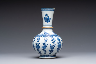 A Chinese blue and white hookah base with floral design, Kangxi
