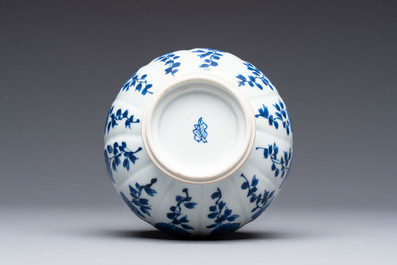 A Chinese blue and white hookah base with floral design, Kangxi