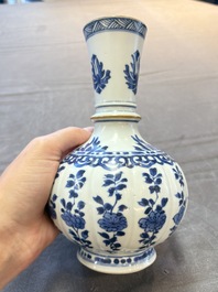 A Chinese blue and white hookah base with floral design, Kangxi
