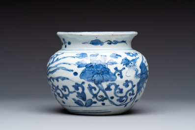 A small Chinese blue and white 'phoenixes and peonies' jar, Wanli