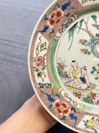 A pair of Chinese famille rose plates with figural design, Yongzheng/Qianlong
