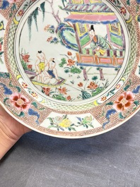 A Chinese famille rose plate with figural design, Yongzheng/Qianlong