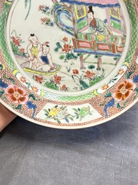 A pair of Chinese famille rose plates with figural design, Yongzheng/Qianlong