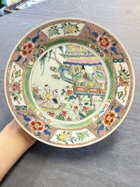 A pair of Chinese famille rose plates with figural design, Yongzheng/Qianlong