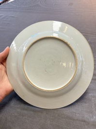 A pair of Chinese famille rose plates with figural design, Yongzheng/Qianlong