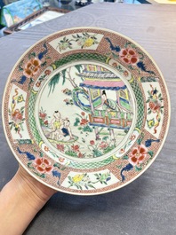A pair of Chinese famille rose plates with figural design, Yongzheng/Qianlong