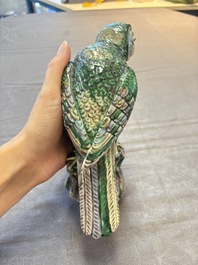 A Chinese sancai-glazed parrot, a pair of Buddhist lions and a 'Shou 壽' ewer, 19/20th C.