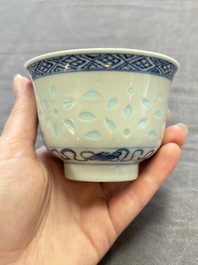 Ten Chinese blue and white cups, seven covers and eight stands, 19/20th C.