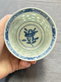 Ten Chinese blue and white cups, seven covers and eight stands, 19/20th C.