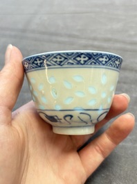 Ten Chinese blue and white cups, seven covers and eight stands, 19/20th C.