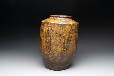 Four Chinese and Thai monochrome wares, 19/20th C.