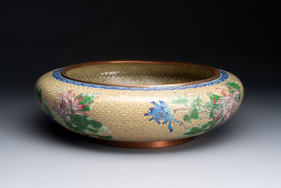 A large Chinese cloisonn&eacute; brush washer and a pair of gilt-lacquered covered boxes with cloisonn&eacute; plaques, 20th C.