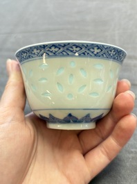 Ten Chinese blue and white cups, seven covers and eight stands, 19/20th C.