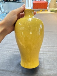 A Chinese yellow-glazed 'meiping' vase with incised design, Kangxi mark, 19th C.
