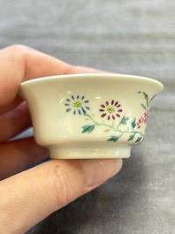 A Chinese famille rose cup with floral design, Yongzheng mark, 19/20th C.