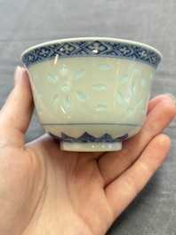 Ten Chinese blue and white cups, seven covers and eight stands, 19/20th C.