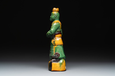 A Chinese sancai figure of Garuda, a cream-glazed vase and a pair of wucai jars, 19/20th C.