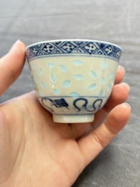 Ten Chinese blue and white cups, seven covers and eight stands, 19/20th C.