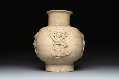 A Chinese sancai figure of Garuda, a cream-glazed vase and a pair of wucai jars, 19/20th C.
