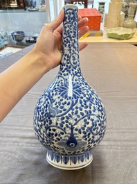 A Chinese blue and white bottle vase and a famille rose 'peaches' jar, 19th C.