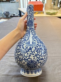 A Chinese blue and white bottle vase and a famille rose 'peaches' jar, 19th C.