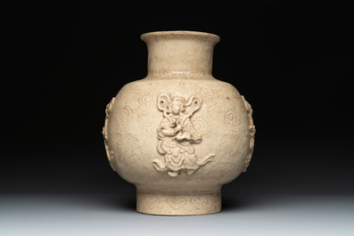 A Chinese sancai figure of Garuda, a cream-glazed vase and a pair of wucai jars, 19/20th C.