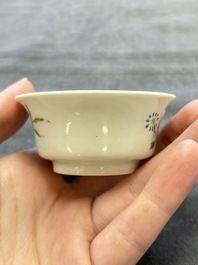 A Chinese famille rose cup with floral design, Yongzheng mark, 19/20th C.