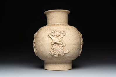 A Chinese sancai figure of Garuda, a cream-glazed vase and a pair of wucai jars, 19/20th C.