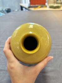 A Chinese yellow-glazed 'meiping' vase with incised design, Kangxi mark, 19th C.