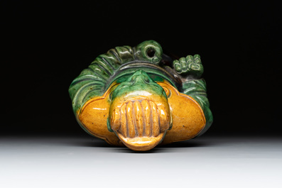 A Chinese sancai figure of Garuda, a cream-glazed vase and a pair of wucai jars, 19/20th C.