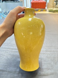 A Chinese yellow-glazed 'meiping' vase with incised design, Kangxi mark, 19th C.