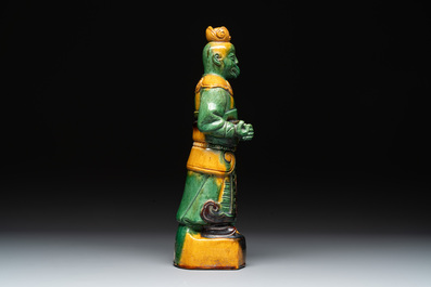 A Chinese sancai figure of Garuda, a cream-glazed vase and a pair of wucai jars, 19/20th C.