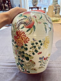 A Chinese blue and white bottle vase and a famille rose 'peaches' jar, 19th C.