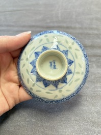 Ten Chinese blue and white cups, seven covers and eight stands, 19/20th C.