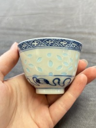 Ten Chinese blue and white cups, seven covers and eight stands, 19/20th C.