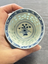 Ten Chinese blue and white cups, seven covers and eight stands, 19/20th C.