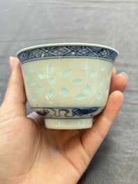 Ten Chinese blue and white cups, seven covers and eight stands, 19/20th C.