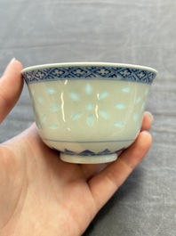 Ten Chinese blue and white cups, seven covers and eight stands, 19/20th C.