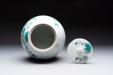 A Chinese famille verte 'bird among fruiting branches' vase and cover, Jiangxi Ciye Gongsi 江西瓷業公司 mark, Republic