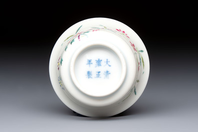 A Chinese famille rose cup with floral design, Yongzheng mark, 19/20th C.