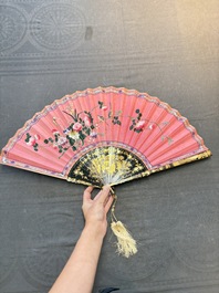 A Chinese Canton gilt-lacquered and painted paper fan with its original box, 19th C.