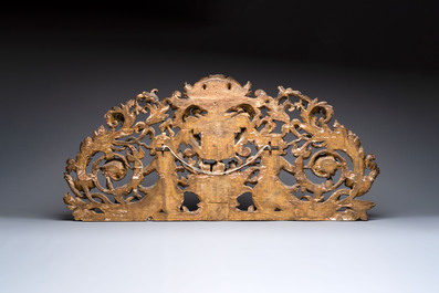 A baroque gilt carved wooden panel with an unidentified family crest, possibly Germany, 18th C.